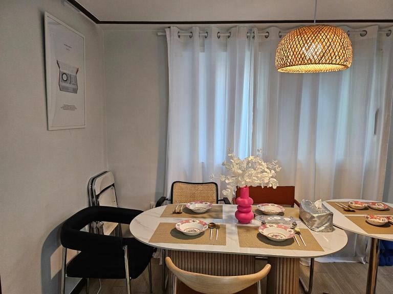 It is a 3-minute walk from Chungmuro Station, near Myeong-dong,Breakfast provided for more than 5 nights, and luggage storage services are included - Bed and Breakfast Seoel