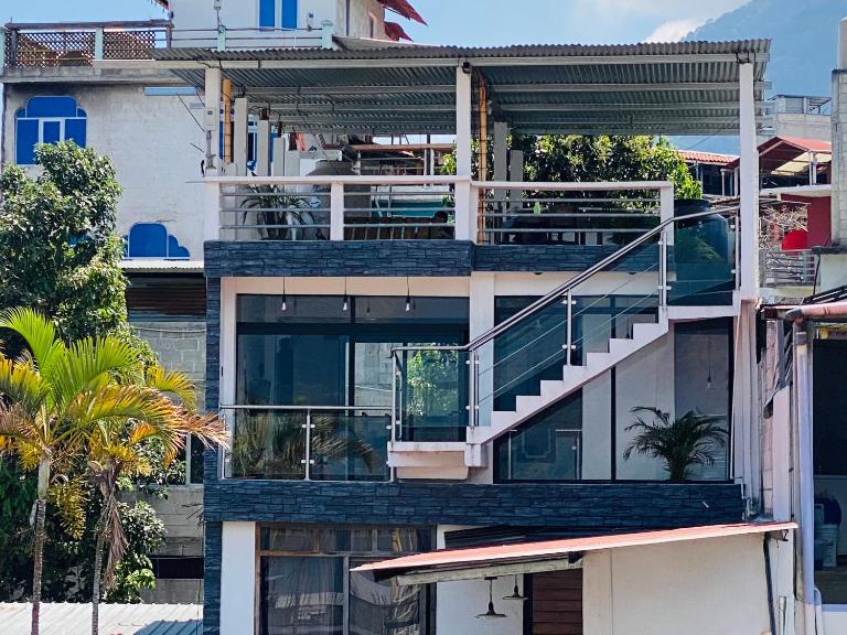 Casa con vista al lago y parqueo en la zona viva - Ferienwohnung San Pedro La Laguna