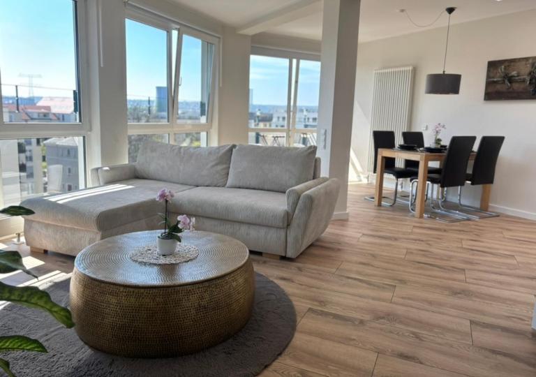Zentrales, modernes Apartment mit Balkon, Küche & Garage - B&B Dresda