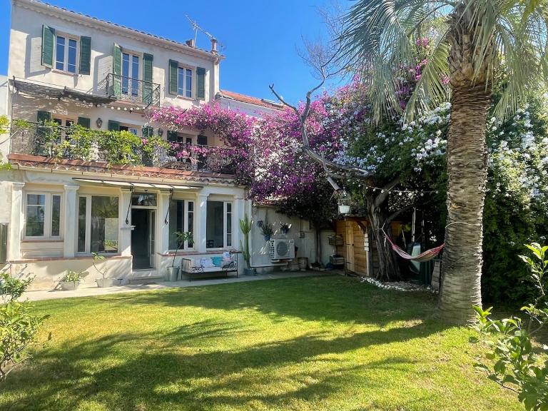 Maison entière au cœur du Mourillon avec Jacuzzi utilisable toute l année - B&B Toulon