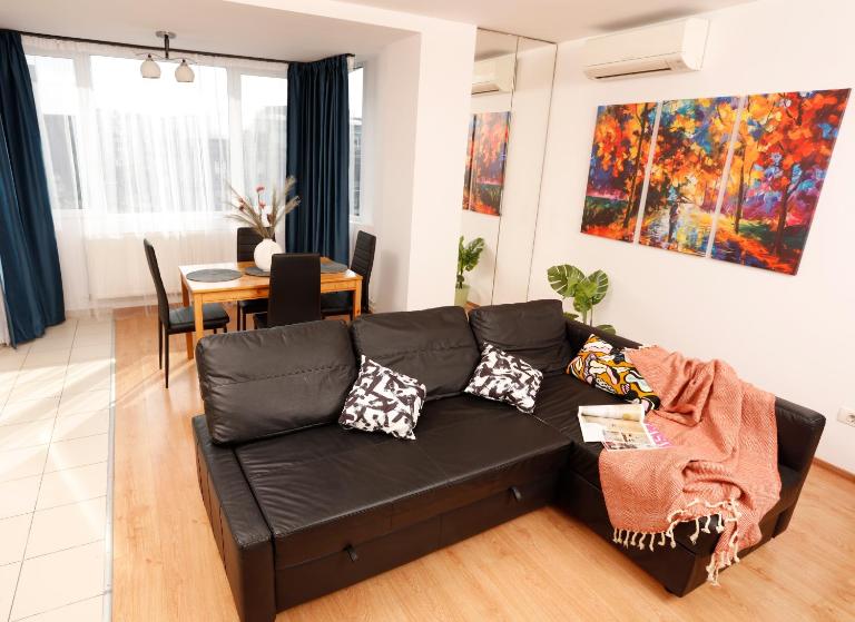 Pet Friendly- Charming Escape 1BR Heart of Old Town - Chambres d'hôtes Bucarest