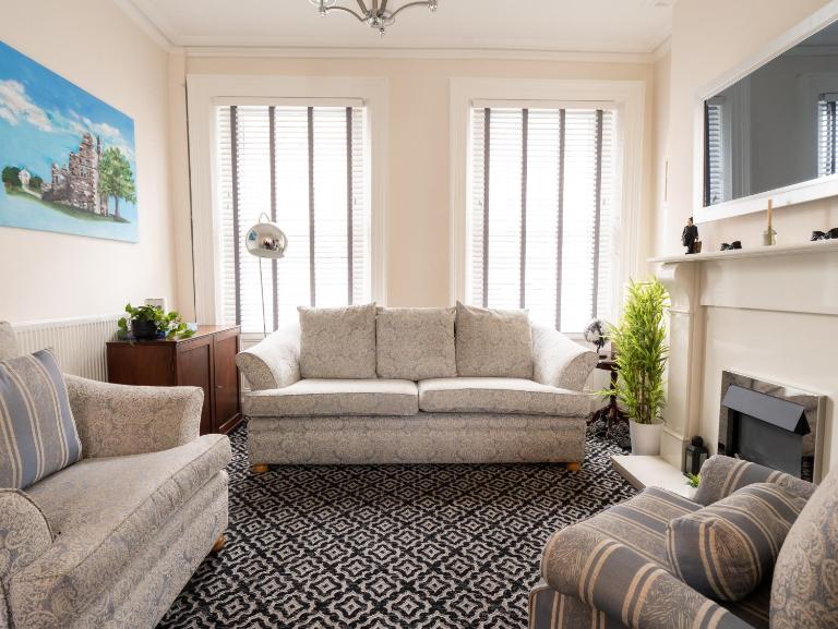The U2 Crib - Unique History, Stylish with Parking - B&B Belfast