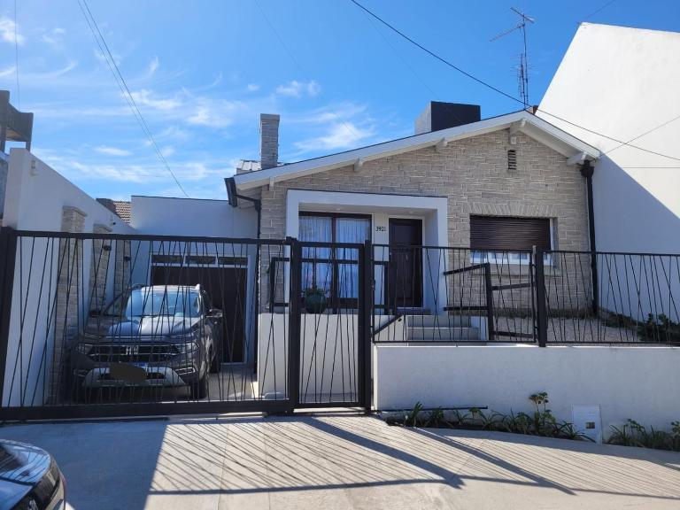 Chalet a estrenar Gruta de Lourdes - Chambres d'hôtes Mar del Plata