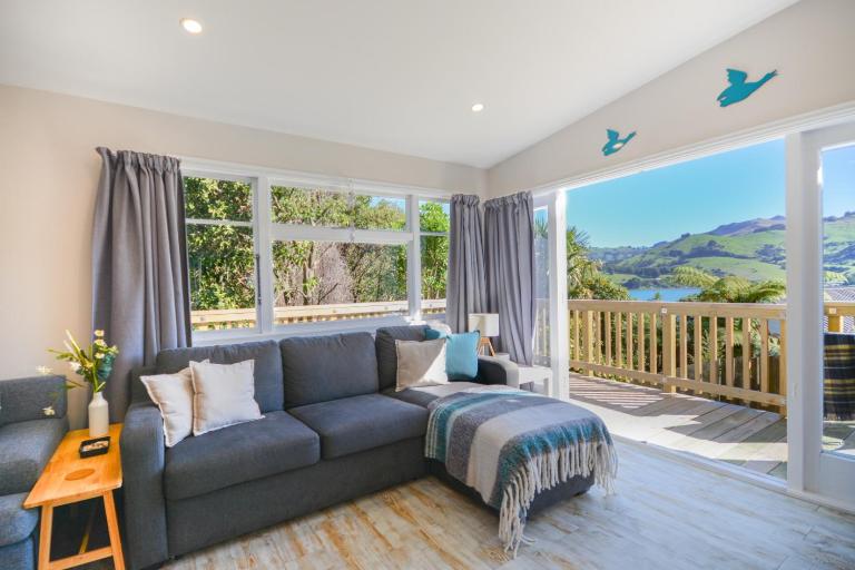 Tranquil Bay Family Retreat, Relax, Recharge - Punga Cottage - B&B Duvauchelle