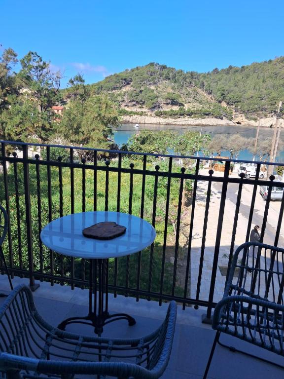 Asos Beachfront Apartment, Center village, 20m Beach - near Myrtos - Fiskardo - B&B Ásos