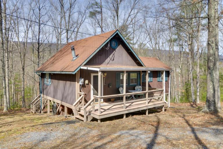 Mountain Retreat w/ Loft, Fire Pit, & Grill - B&B Delray