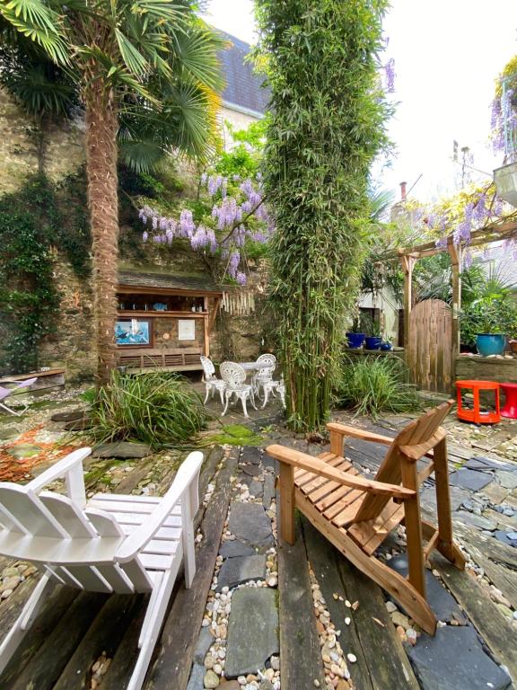 Jardin paisible en centre-ville - B&B Auray