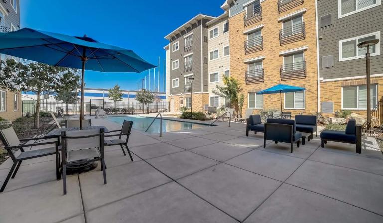Simplicity 1306 I Comfy & Modern 2Bd Apt! - B&B San Antonio