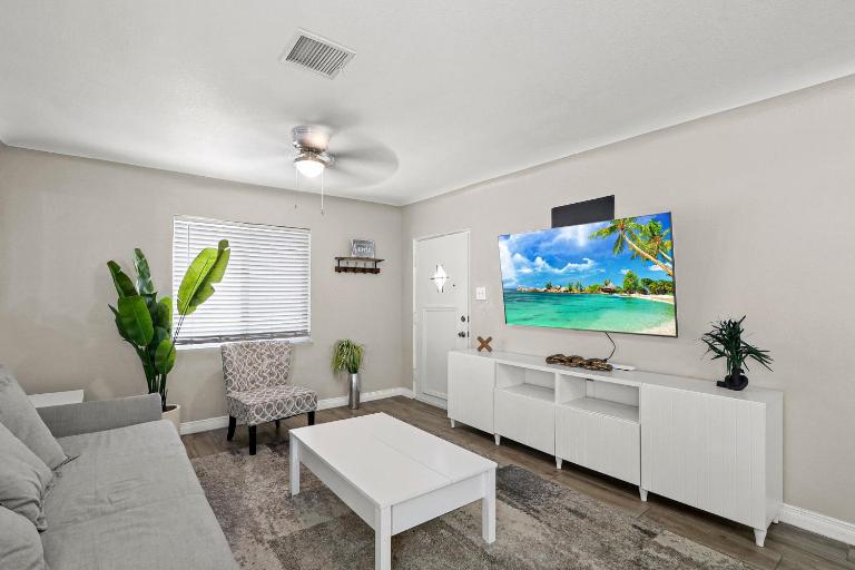 Renovated Stay, Parking, Near DT & Airport - B&B El Paso