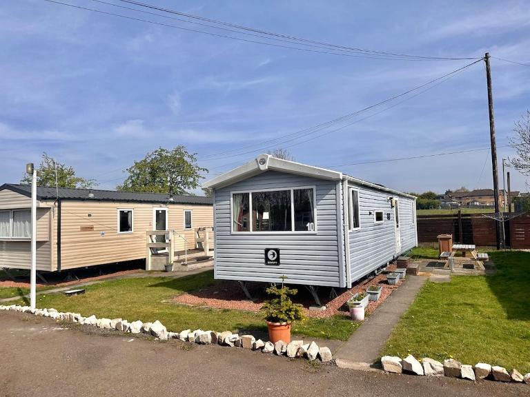 3-Bedroom Swift Caravan - Located in Uddingston, Glasgow at Maryville Caravan Site - B&B Glasgow