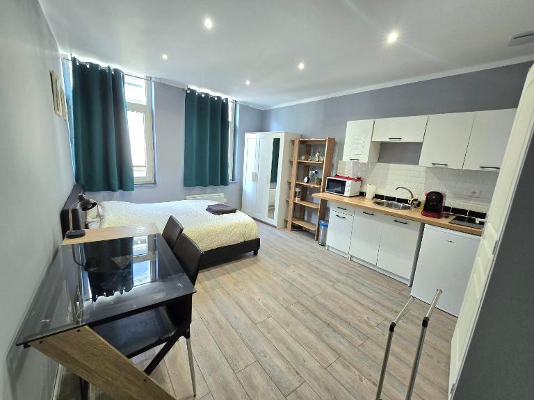 appartement hypercentre 301 +WIFI+INDEPENDANT+ CUISINE TOILETTE SALLE DE BAIN PRIVATIVE - B&B Valenciennes