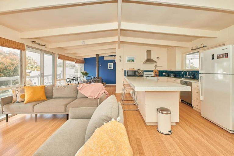 The Blue House - 200m from Point Roadknight Beach - B&B Anglesea