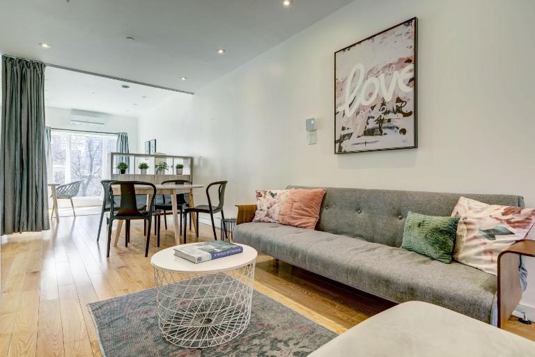 Full-Floor Privacy on St-Laurent - Groups of 18 - Ferienwohnung Montreal