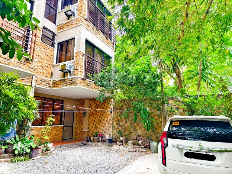 Townhouse 4BR Unit 10 in La Guardia near IT Park Cebu City - B&B Cebu City