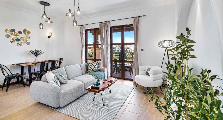 Beautifully decorated Apartment Alambra, with Coast and Sunset Views, Aphrodite Hills - Ferienwohnung Kouklia