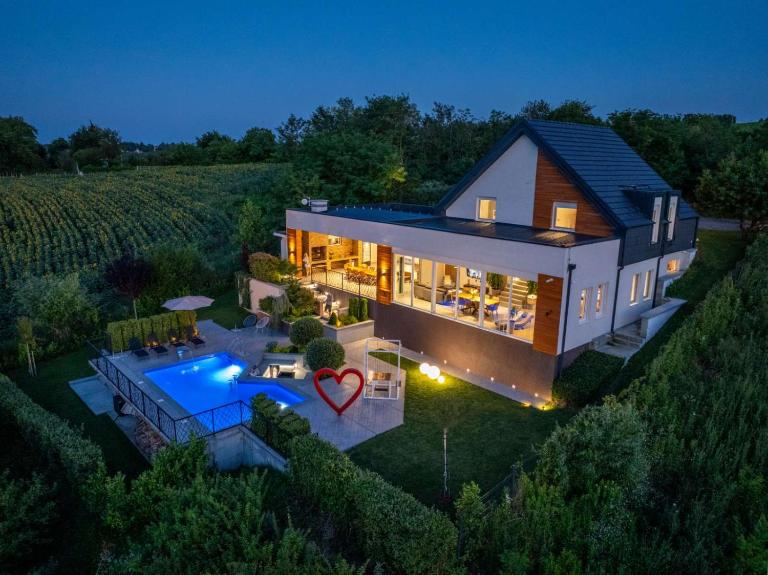 Riverside pool villa-Sremski Karlovci - B&B Karloca