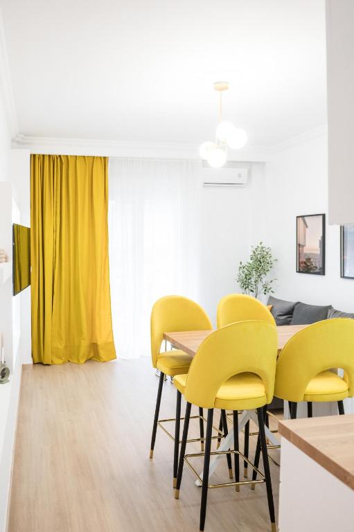 The Yellow Dot - B&B Salónica
