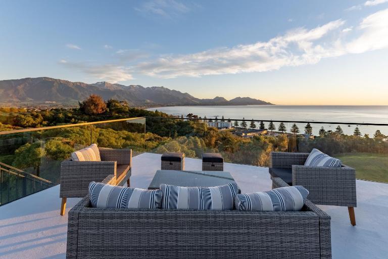 Sleek, Elevated Views, Hidden - KK43103 - B&B Kaikoura