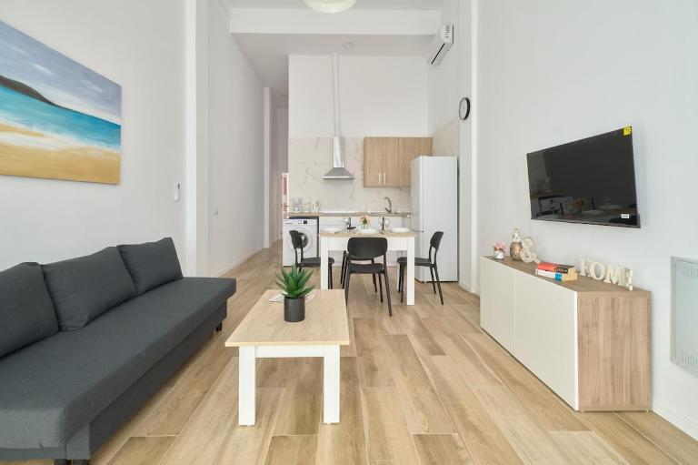 Hasta para 6 viajeros, Luz Natural Cocina Equipada - B&B Algeciras