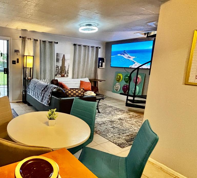 Urban affordable staycation - B&B Houston