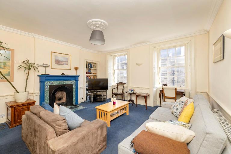 JOIVY Gorgeous 2-bed flat near Edinburgh Castle - B&B Edimburgo