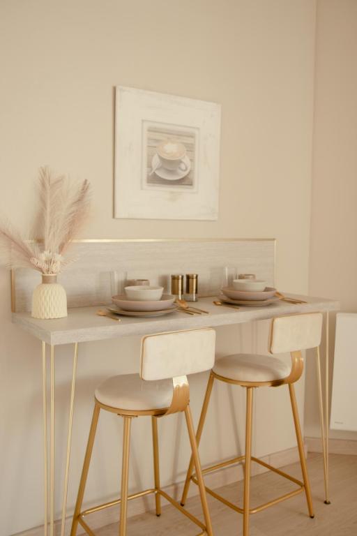 Studio meublé Le Refuge doré avec Netflix - B&B Homécourt