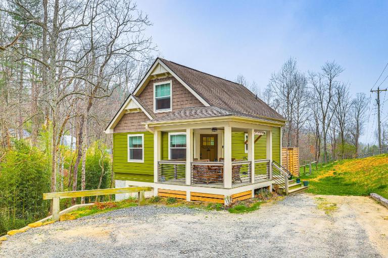 On Farm: Charming Hendersonville Retreat! - B&B Hendersonville