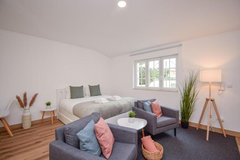 Cozy Studio with Terrace - 800m from the beach - B&B Parede