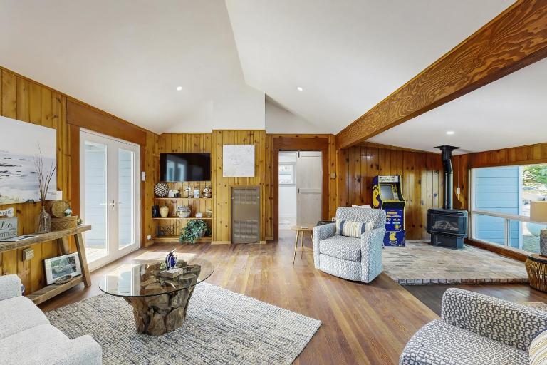 Coastal Cottage - Hot Tub Yard Pets Welcome - B&B Fort Bragg