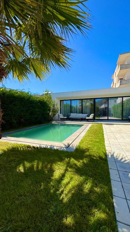 White Beach Villa 2 - Luxury - B&B Velipojë