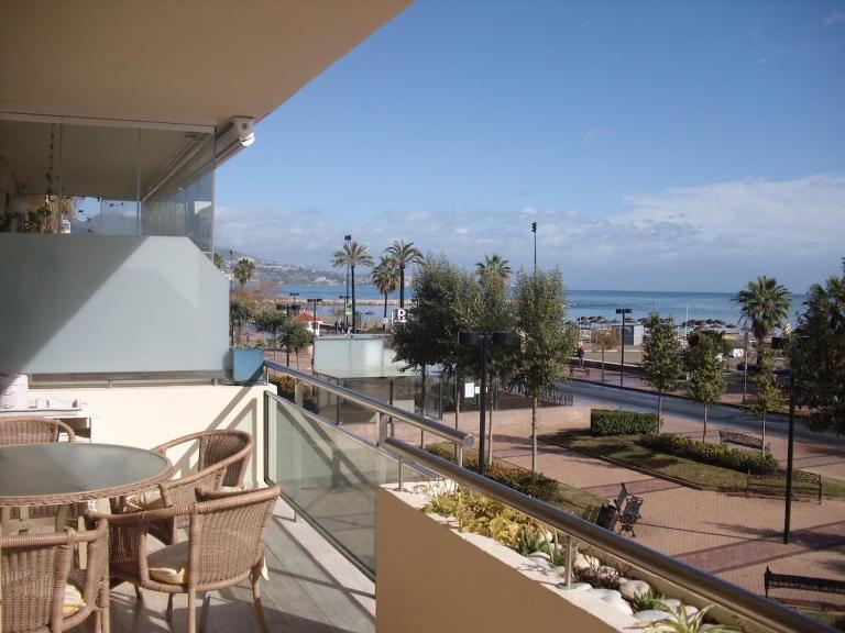 Primera linea de playa en Fuengirola frente al Puerto Deportivo - Bed and Breakfast Fuengirola