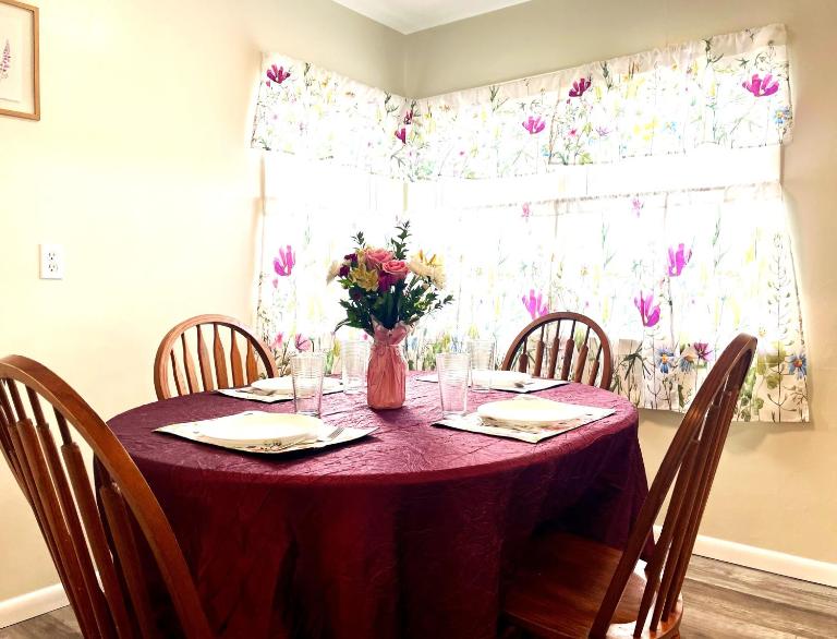 Emerald - GREAT PARK, 3br, Yard, Pet-Friendly - B&B Paulding