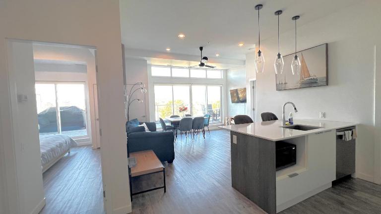 180 Mt View Huge Balcony 2BR 3Beds 2Bath 2Parkings Penthouse - Ferienwohnung Kelowna