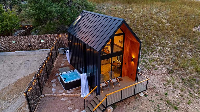 The Arroyo at Meridian Hot tub & Firepit - B&B Fredericksburg
