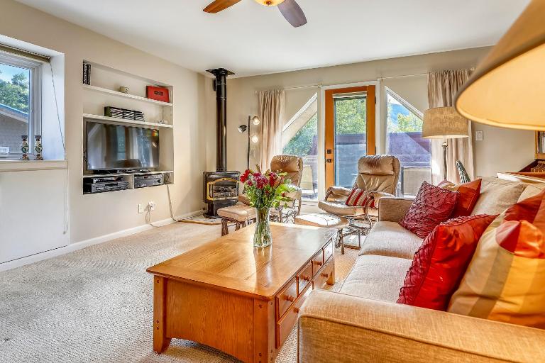 Aspen Townhome with Deck - Restaurant Row - B&B Aspen