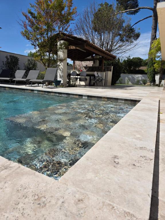 Villa MOOREA pool barbecue PROVENCE - Chambres d'hôtes Entraigues-sur-la-Sorgue
