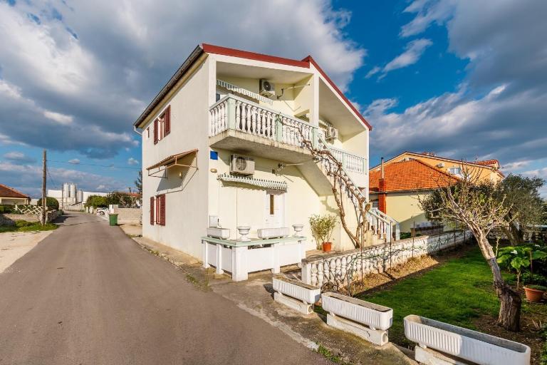 Apartments with parking space Vrsi - Mulo, Zadar - 24353 - B&B Vrsi