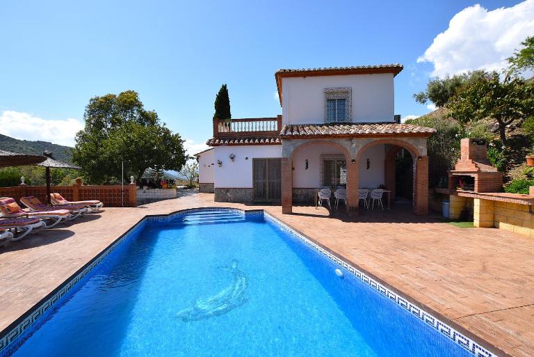 Charming villa with private pool near Arenas - B&B Arenas