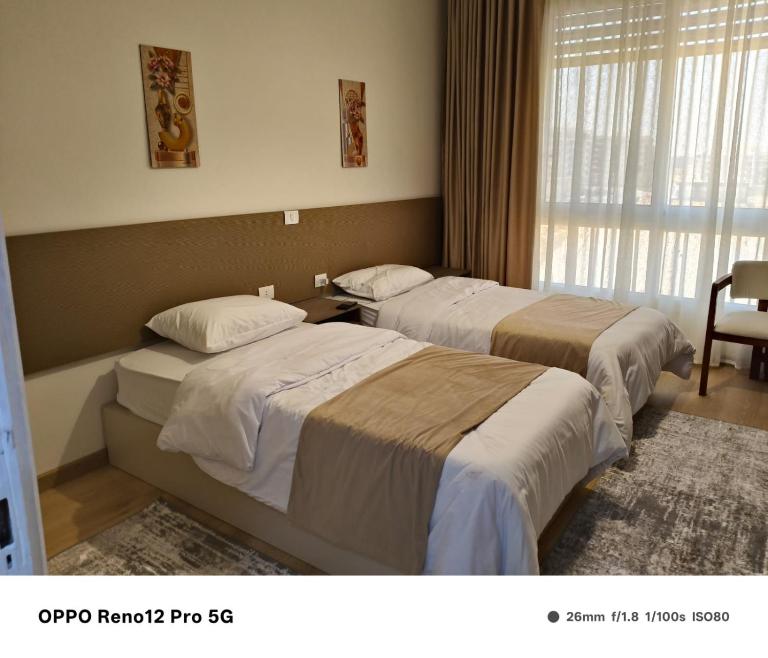 غرفة مزدوجة بنافذاتين سكن العاصمة - B&B Kafr ash Sharā‘inah