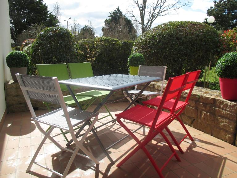 Appartement rénové 1 chambre ,rez de jardin,belle terrasse,proche plages,Carnac 2025-00427 - B&B Carnac