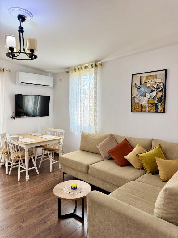 Lake Park Studio Apartment - B&B Tirana