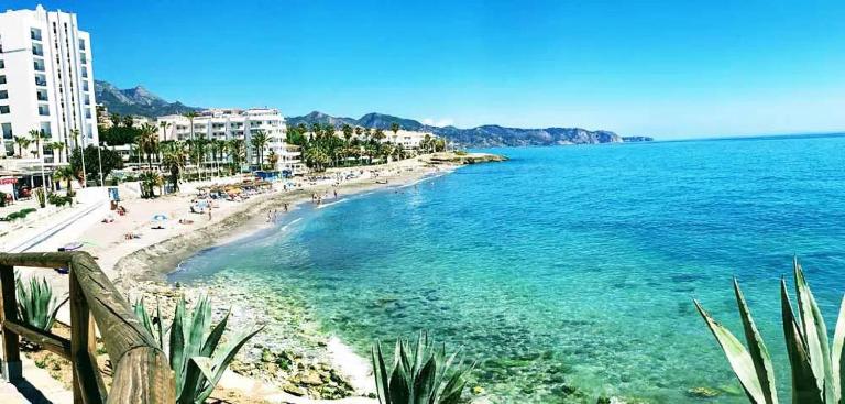2 minutes from the beach!!! Great apartment!!! - B&B Nerja