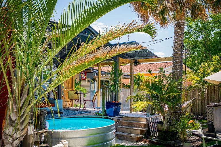 World Solo Travel's Welcomed At St Pete Home - B&B St. Petersburg