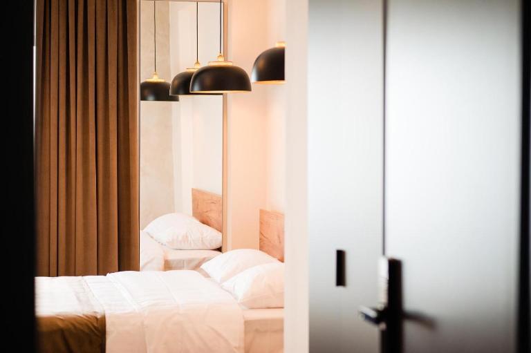 Stay At Georges And Fly - B&B Otopeni