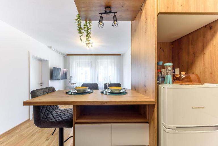 Bright & Modern Apt - CityCenter - Chambres d'hôtes Novi Sad