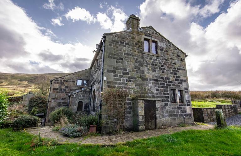 Beautiful Cottage, stunning views, Hot Tub, Sleeps 10! - B&B Todmorden