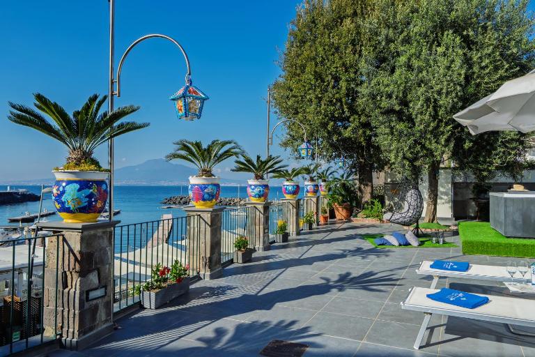 Villa De Luca - Luxury villa with terrace and Jacuzzi by the sea - B&B Vico Equense