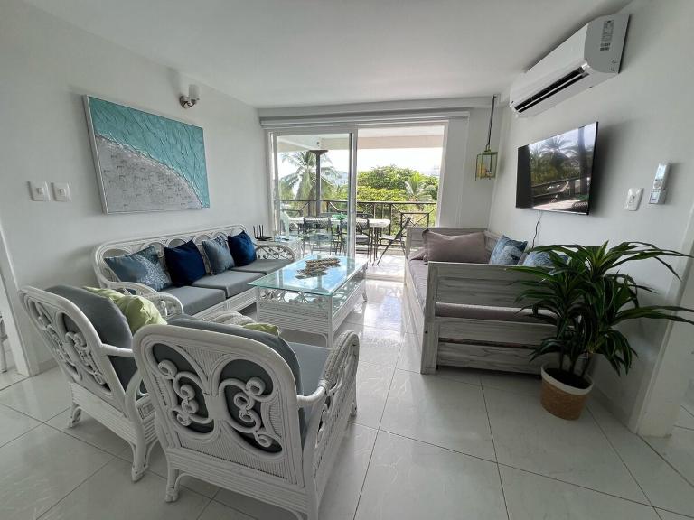 Apartamento remodelado con balcón y cerca a playas - B&B San Andrés