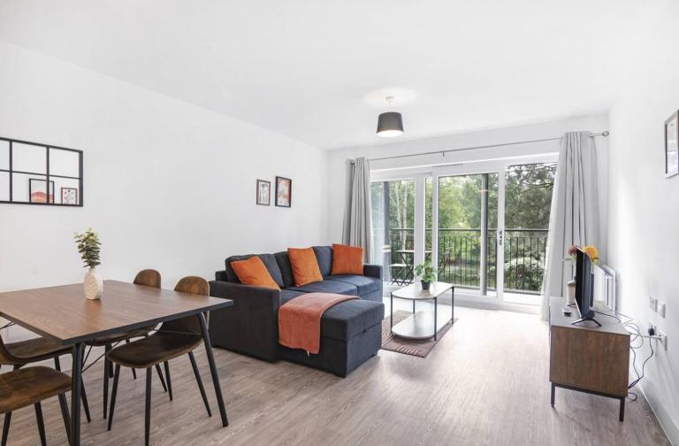 Luxury 5 bed Apt Maidstone with Free Parking - Chambres d'hôtes Allington