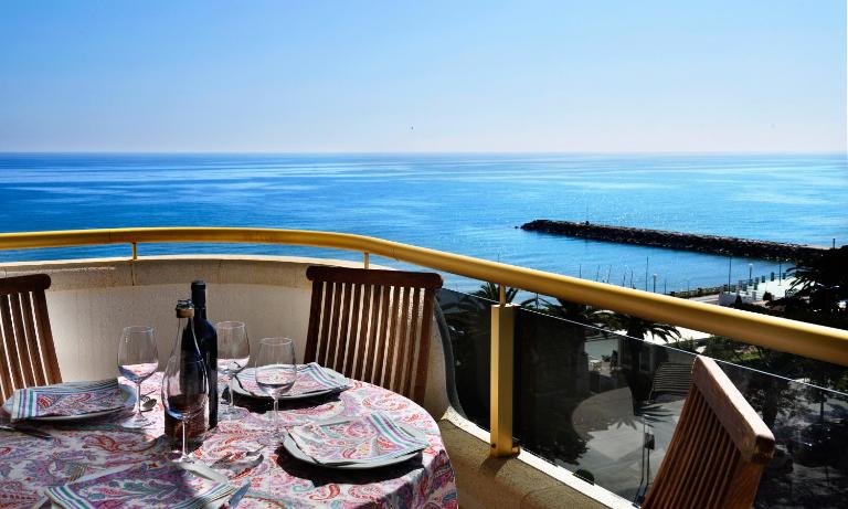 Sitges Apartamente frente al mar con piscina - B&B Sitges